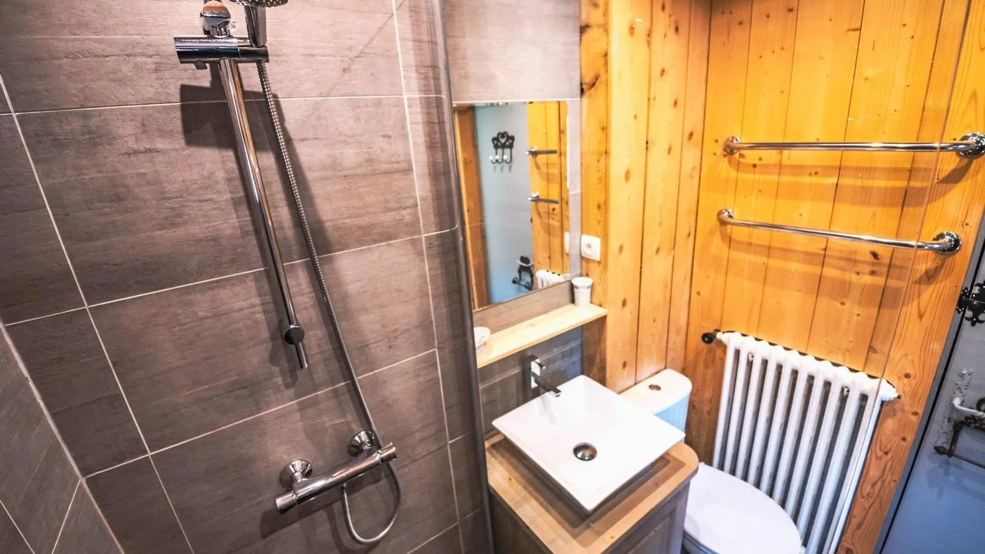 Appartement Renove Dans Chalet Savoyard - Proche Des Pistes, Balcon, Animaux Admis - Fr-1-502-355 티뉴